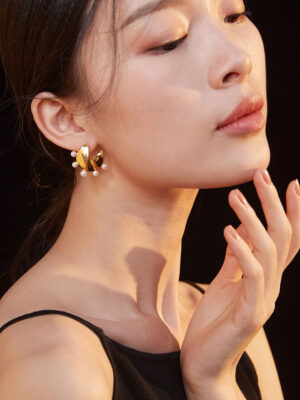 Geometric Pearl Earrings - Retro gold color