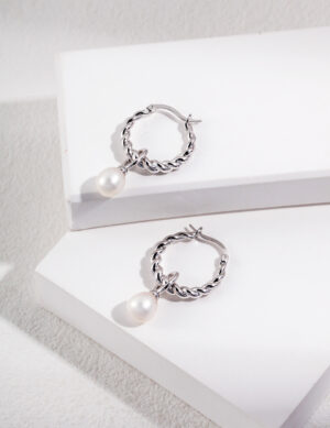 Eternal Link Earrings - White gold color