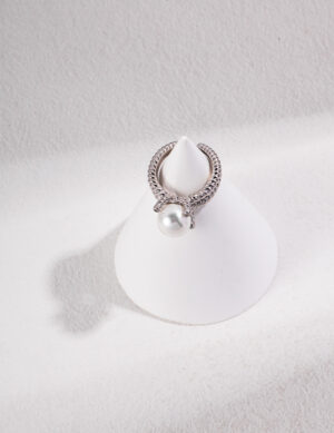 Vibrant Vine Ring - White gold color