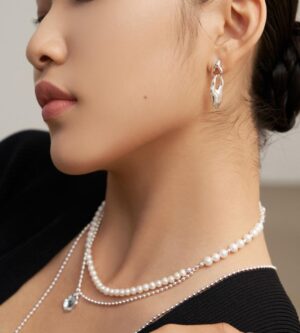 Stream Glide Earrings - White gold color