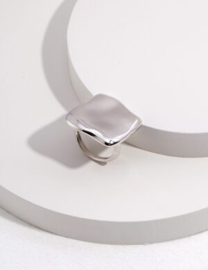 Libera Fluid Ring - White gold color