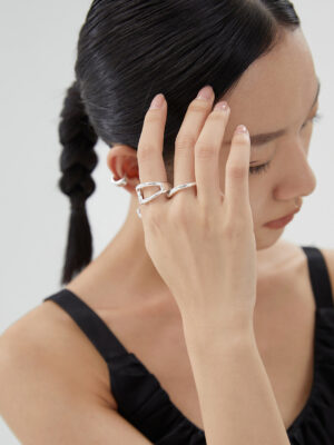 Vibrant Evolve Ring - White gold color