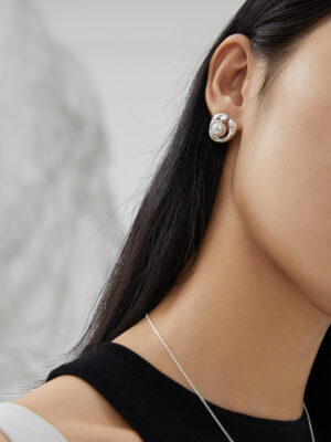 Pearl Cradle Earring